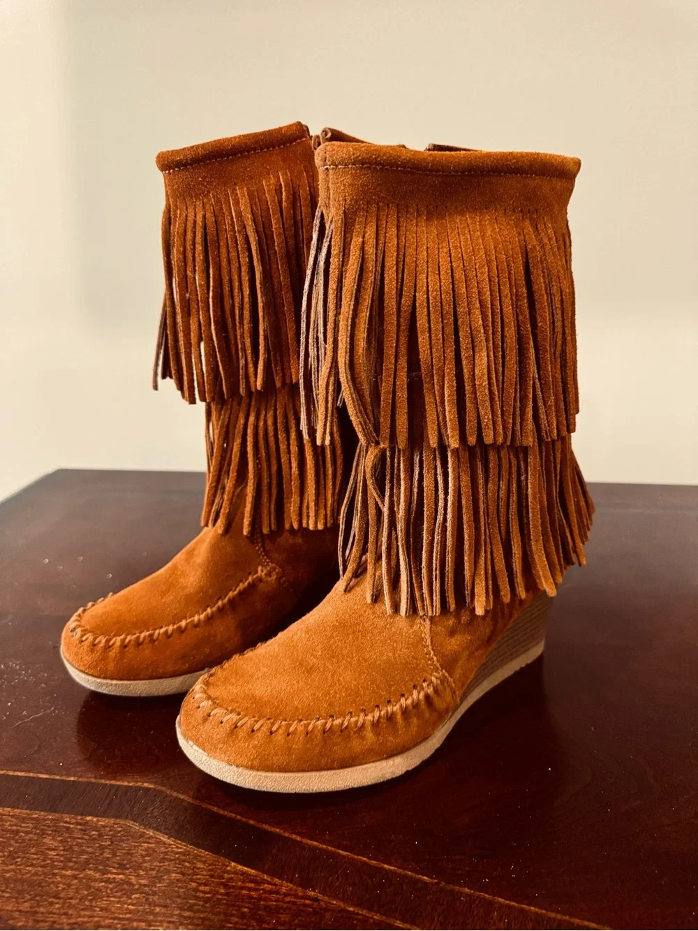 Minnetonka 51032 Women’s US 9 Brown Suede Fringe Wedge Mid-Calf Pull-On